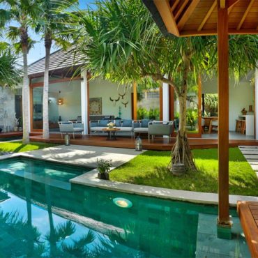 Villa with pool for sale